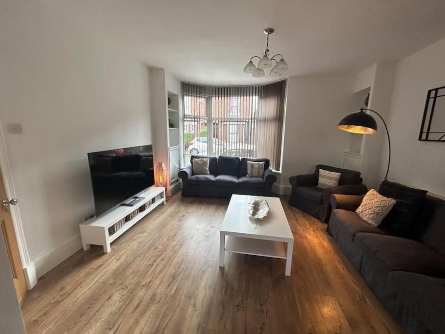 Дом отдыха Beautiful 4br Near Racecourse