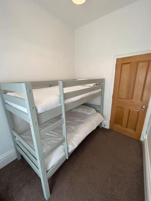 Дом отдыха Beautiful 4br Near Racecourse *