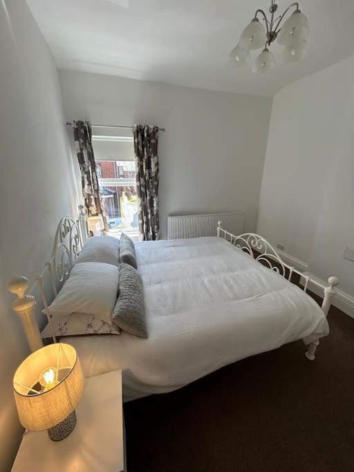 Дом отдыха Beautiful 4br Near Racecourse