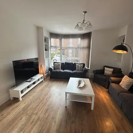 Beautiful 4Br Home Near Chester Racecourse Exterior photo